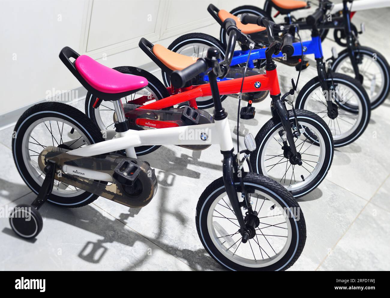 Nuovissime moto BMW Rastar per bambini in vendita Foto Stock