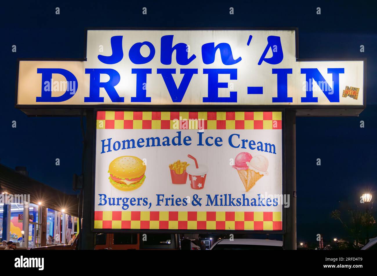 Dettaglio del cartello di notte al John's Drive-in Foto Stock