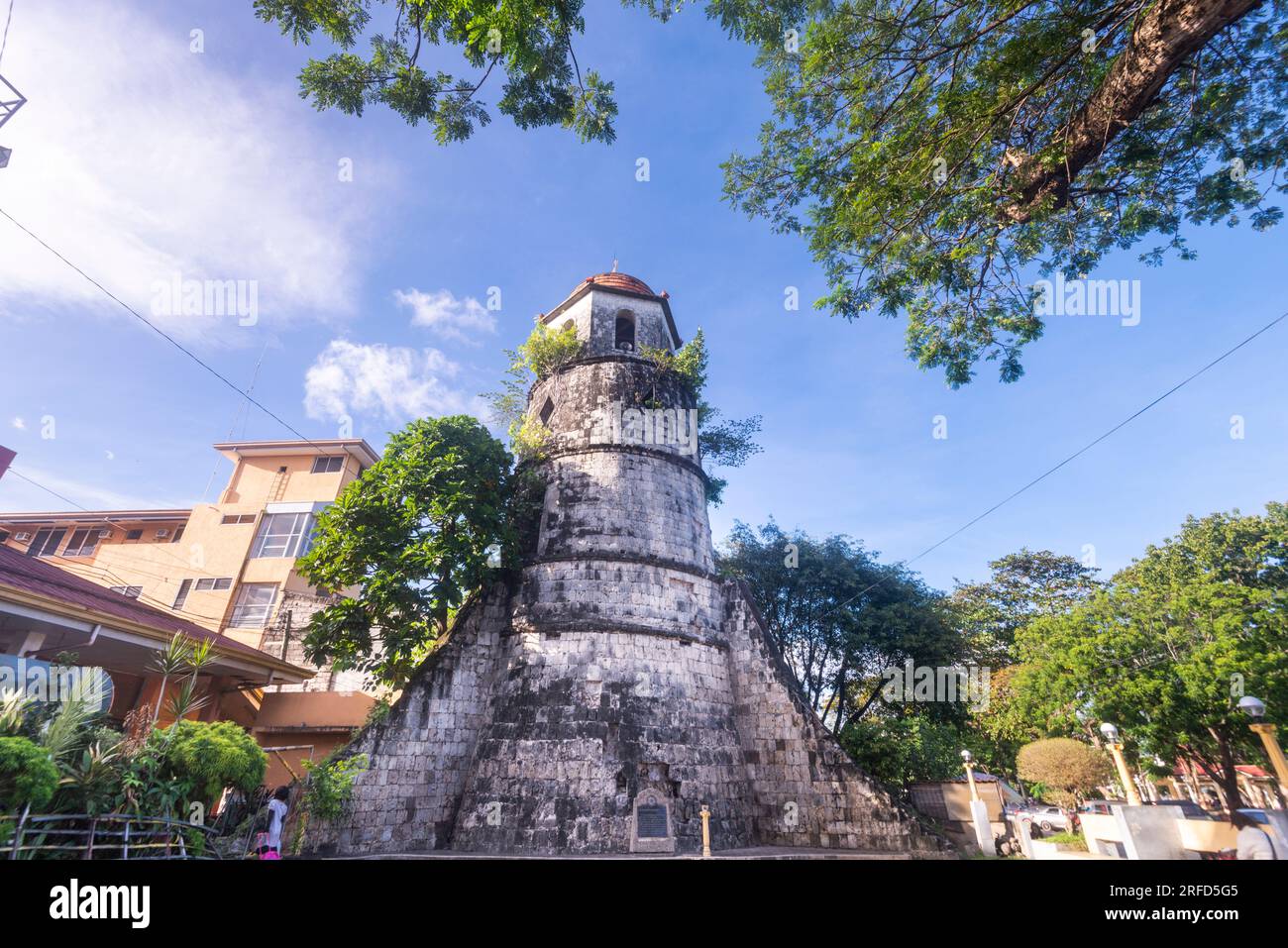 Costruito intorno al 1760, un alto campanile, costruito in pietre di corallo, per avvertire i residenti di invadere i pirati, che saccheggiavano la città e rubavano le donne. Vicino a un'area di ca Foto Stock