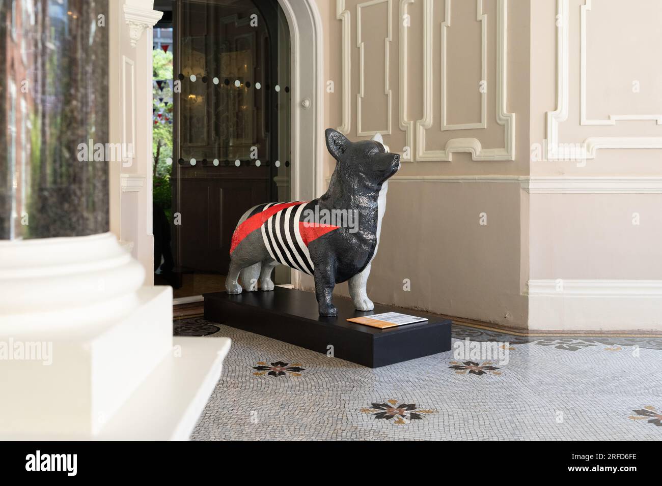 London Heritage Quarter's Platinum Jubilee Corgi Trail, Victoria BID Foto Stock