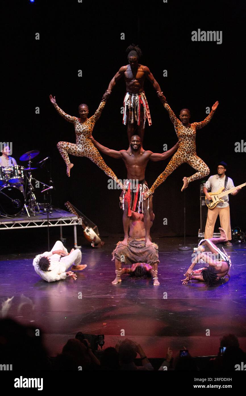 Edimburgo. Scozia, Regno Unito. 2 agosto 2023. Press Call: Il Gala dell'Assemblea celebra l'apertura del nostro programma 2023 di oltre 180 spettacoli. Nella foto: Afrique EN Cirque. Foto: Pako Mera/Alamy Live News Foto Stock