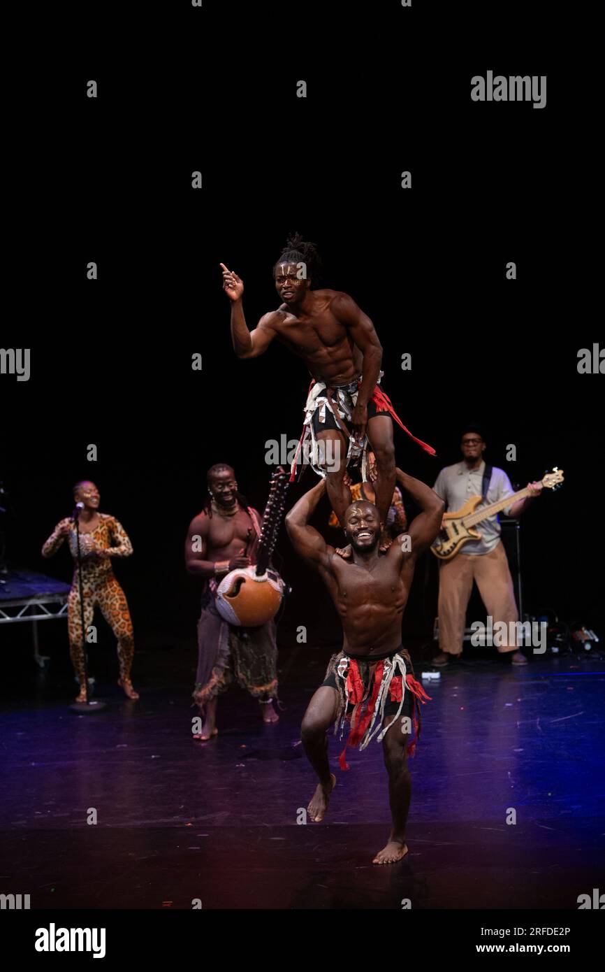 Edimburgo. Scozia, Regno Unito. 2 agosto 2023. Press Call: Il Gala dell'Assemblea celebra l'apertura del nostro programma 2023 di oltre 180 spettacoli. Nella foto: Afrique EN Cirque. Foto: Pako Mera/Alamy Live News Foto Stock