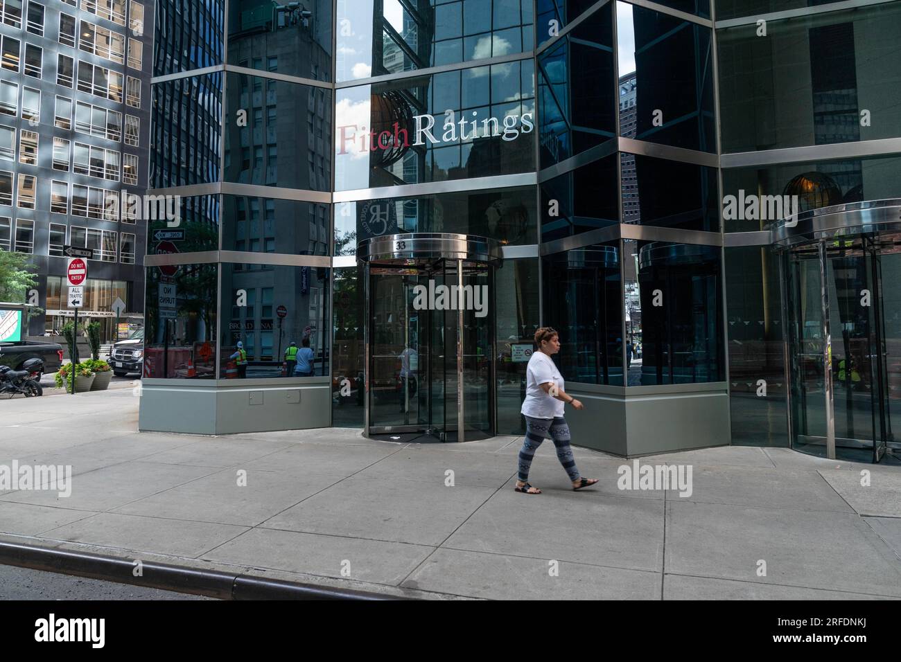 New York, New York, USA. 2 agosto 2023. Vista della sede centrale di Fitch rating a New York il 2 agosto 2023, giorno dopo che la società ha declassato il debito a lungo termine degli Stati Uniti da AAA ad AA, il che ha portato Dow Jones a scendere di quasi 350 punti (Credit Image: © Lev Radin/ZUMA Press Wire) SOLO PER USO EDITORIALE! Non per USO commerciale! Foto Stock