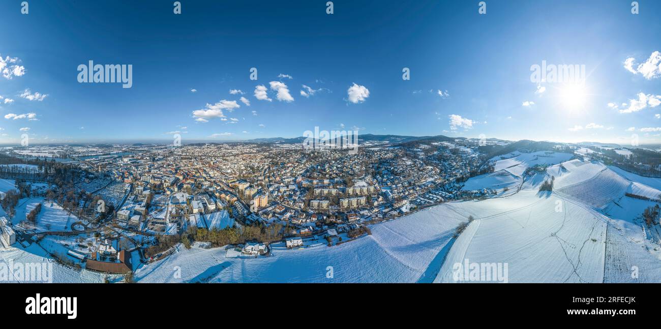 Vista panoramica su Deggendorf, chiamata anche la porta della Foresta bavarese Foto Stock