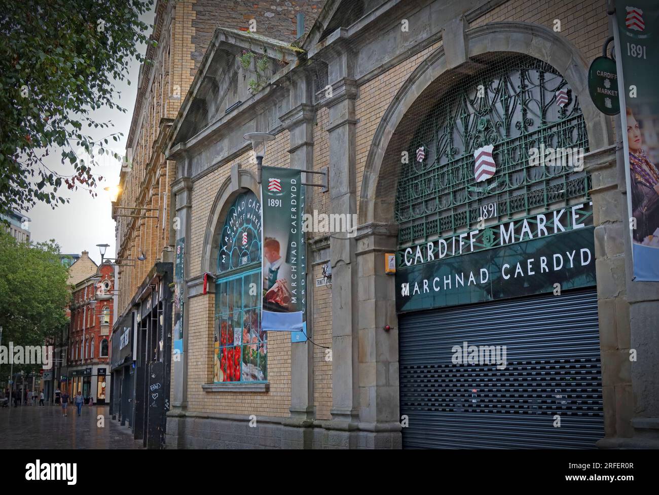 Ingresso di Trinity Street al mercato di Cardiff, Marchnad Caaerdydd, Castle Quarter, 49 St Mary Street, Cardiff, Galles, Regno Unito, CF10 1AU Foto Stock