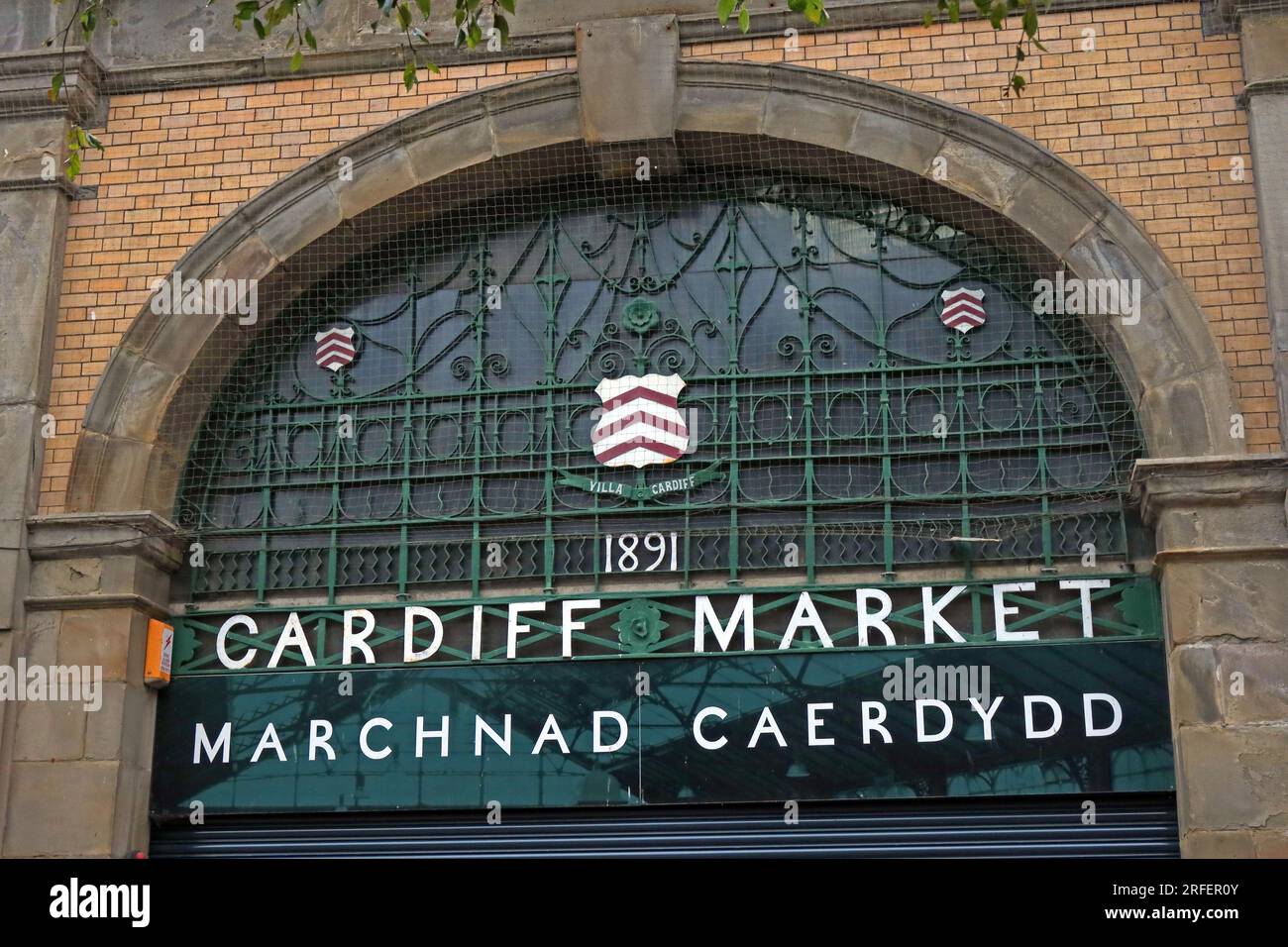 Ingresso di Trinity Street al mercato di Cardiff, Marchnad Caaerdydd, Castle Quarter, 49 St Mary Street, Cardiff, Galles, Regno Unito, CF10 1AU Foto Stock