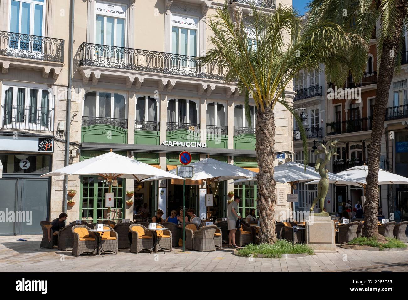 Spagna, Valencia, Plaza de la Reina, terrazza caffetteria Cappuccino Foto Stock