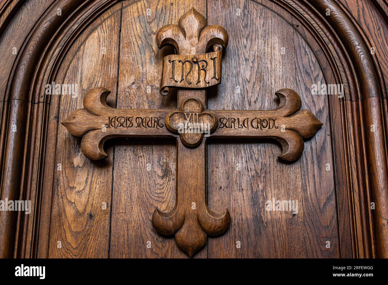 Francia, somme, Saint-Riquier, la chiesa abbaziale di Saint-Riquier è un importante edificio religioso in Piccardia e uno dei migliori esempi di arte gotica sfavillante nella Piccardia marittima. Parte di un gruppo più ampio di monumenti, la chiesa abbaziale è stata elencata come monumento storico dal 1840. Foto Stock