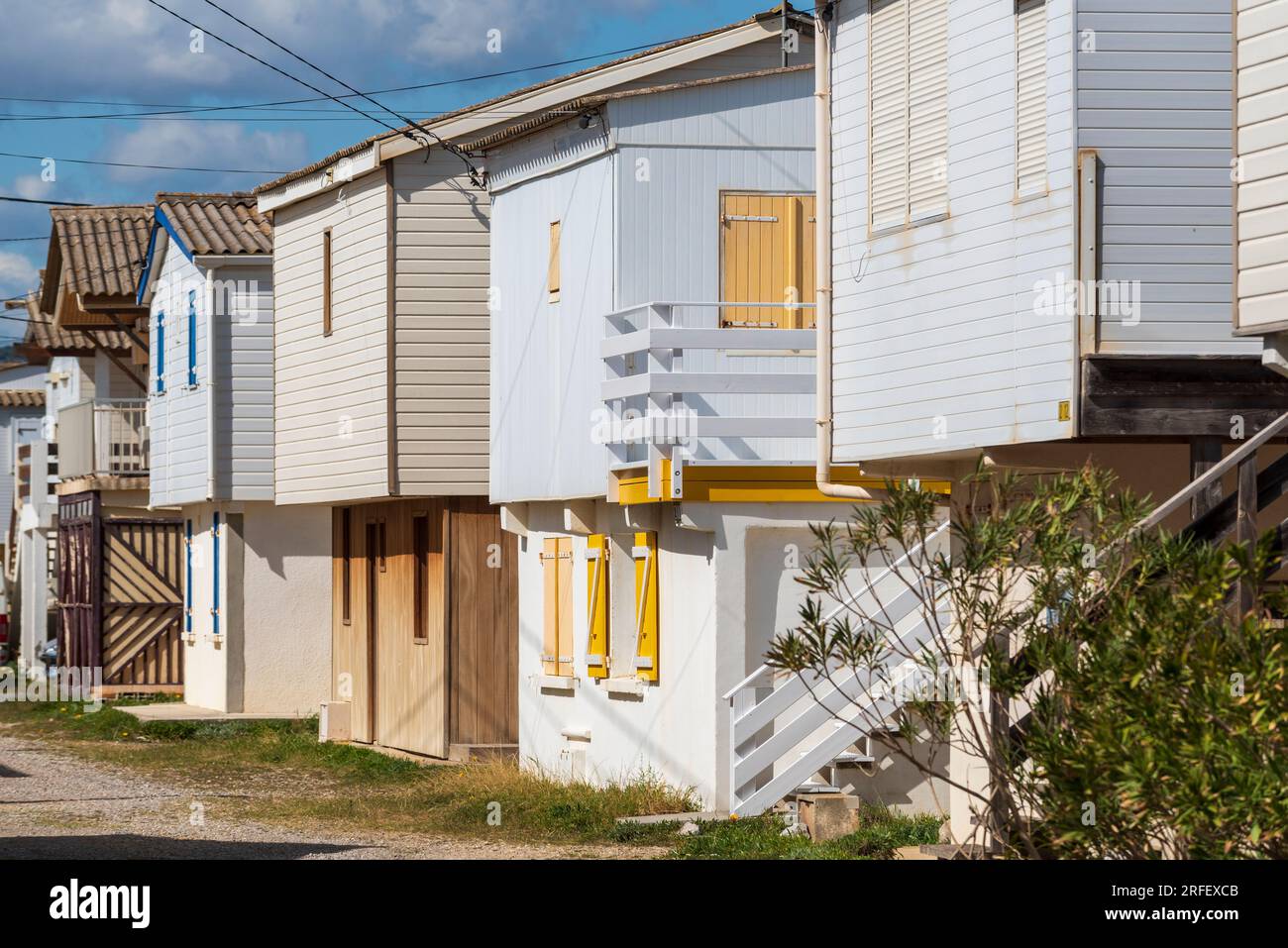 Francia, Aude, Parco naturale regionale di Narbonne nel Mediterraneo, Gruissan, Plage des Chalets, gli chalet Foto Stock