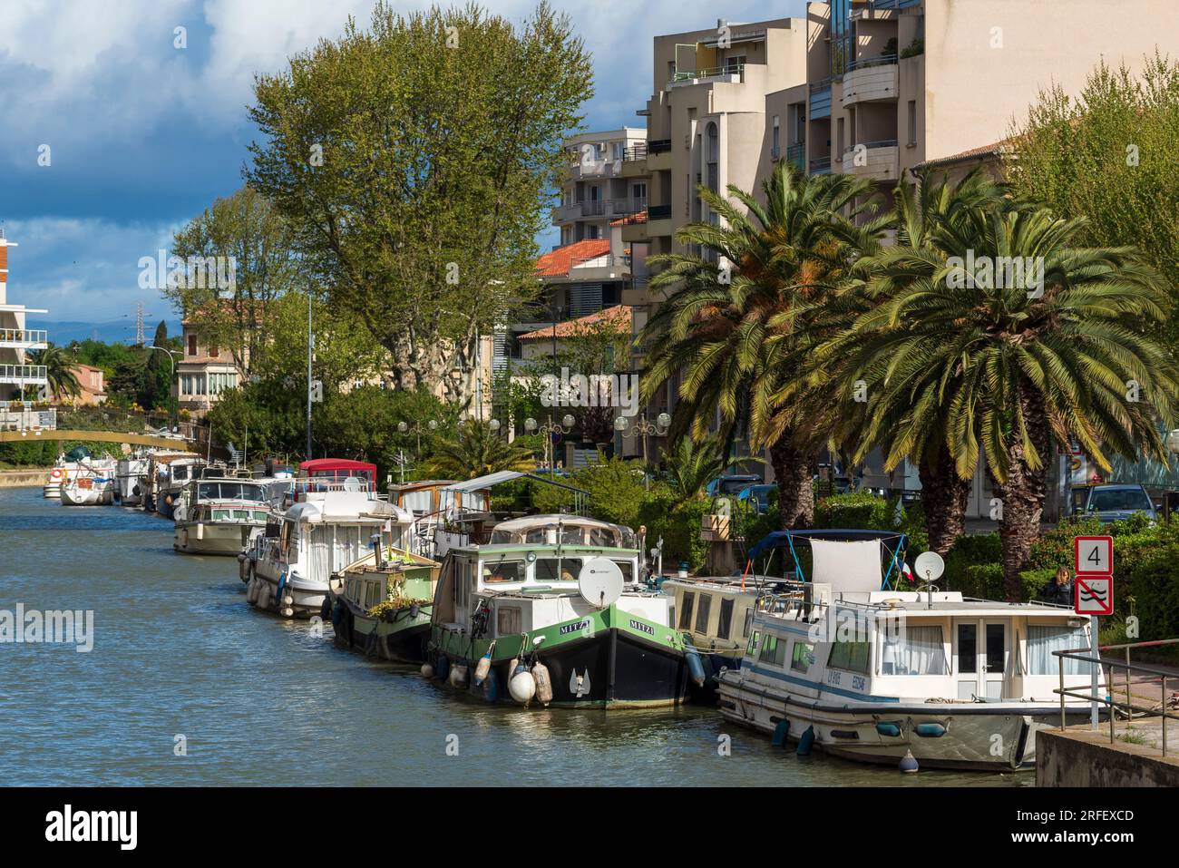 Francia, Aude, Narbonne, Robine Canal, patrimonio mondiale dell'UNESCO, barche Foto Stock