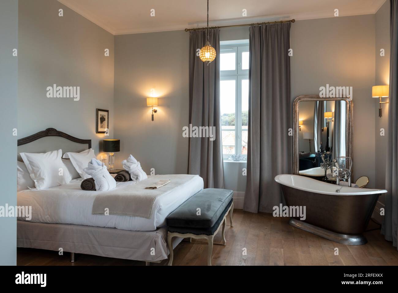Francia, Aude, Narbonne, camera da letto al castello di Capitoul Foto Stock