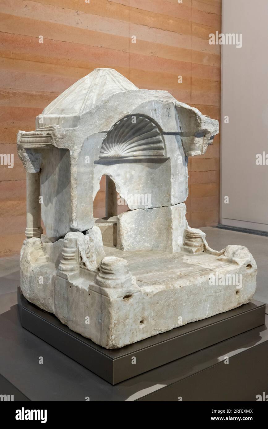 Francia, Aude, Narbonne, Narbo via Museum, Museo Archeologico progettato dall'architetto Norman Foster, replica in miniatura del Santo Sepolcro di Gerusalemme in marmo dei Pirenei del V secolo Foto Stock