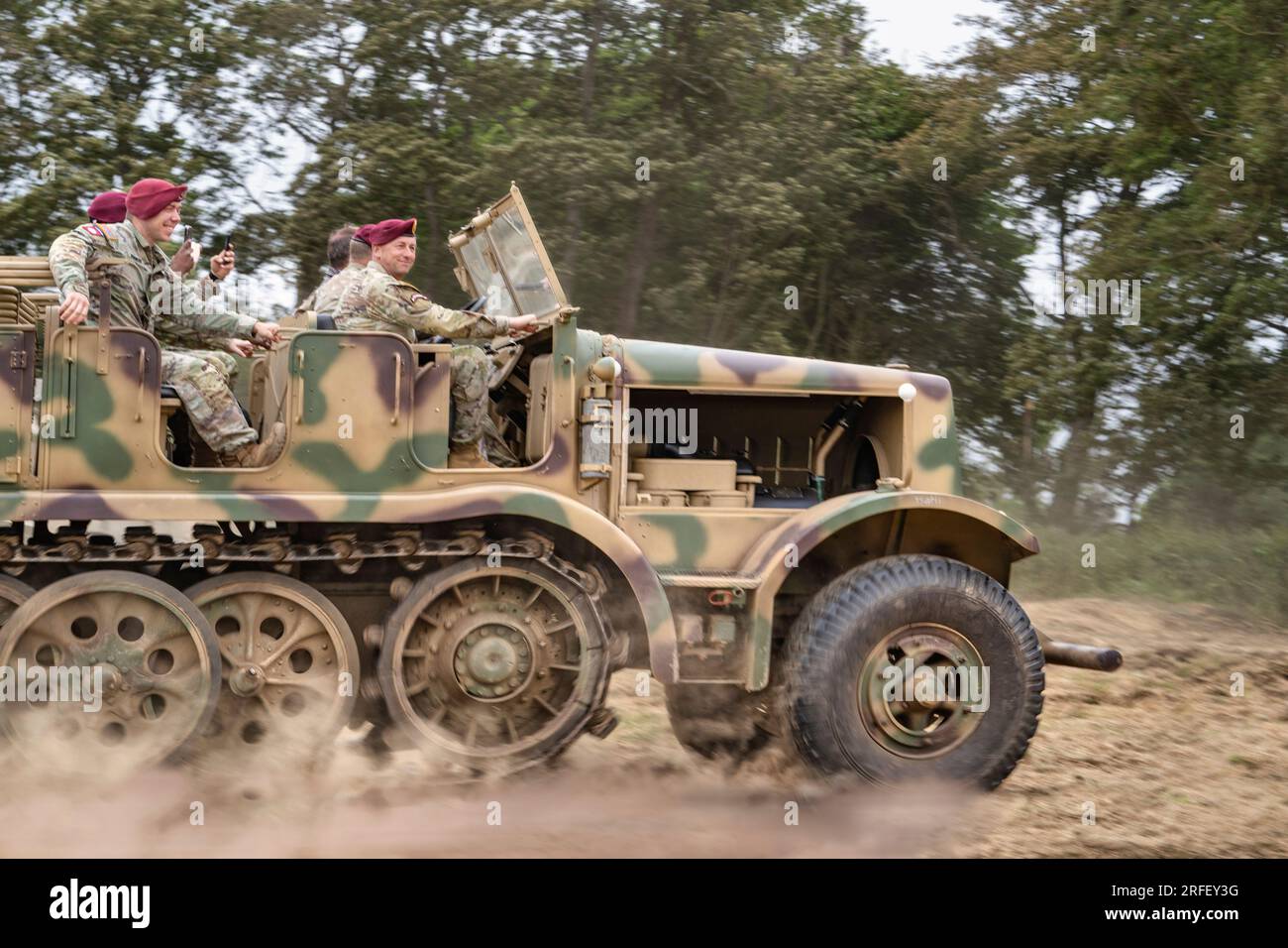 Francia, Calvados, Colleville sur Mer, Overlord Museum, Normandia 44, A Omaha Beach, dimostrazione di un veicolo blindato semicingolato FAMO tedesco Foto Stock