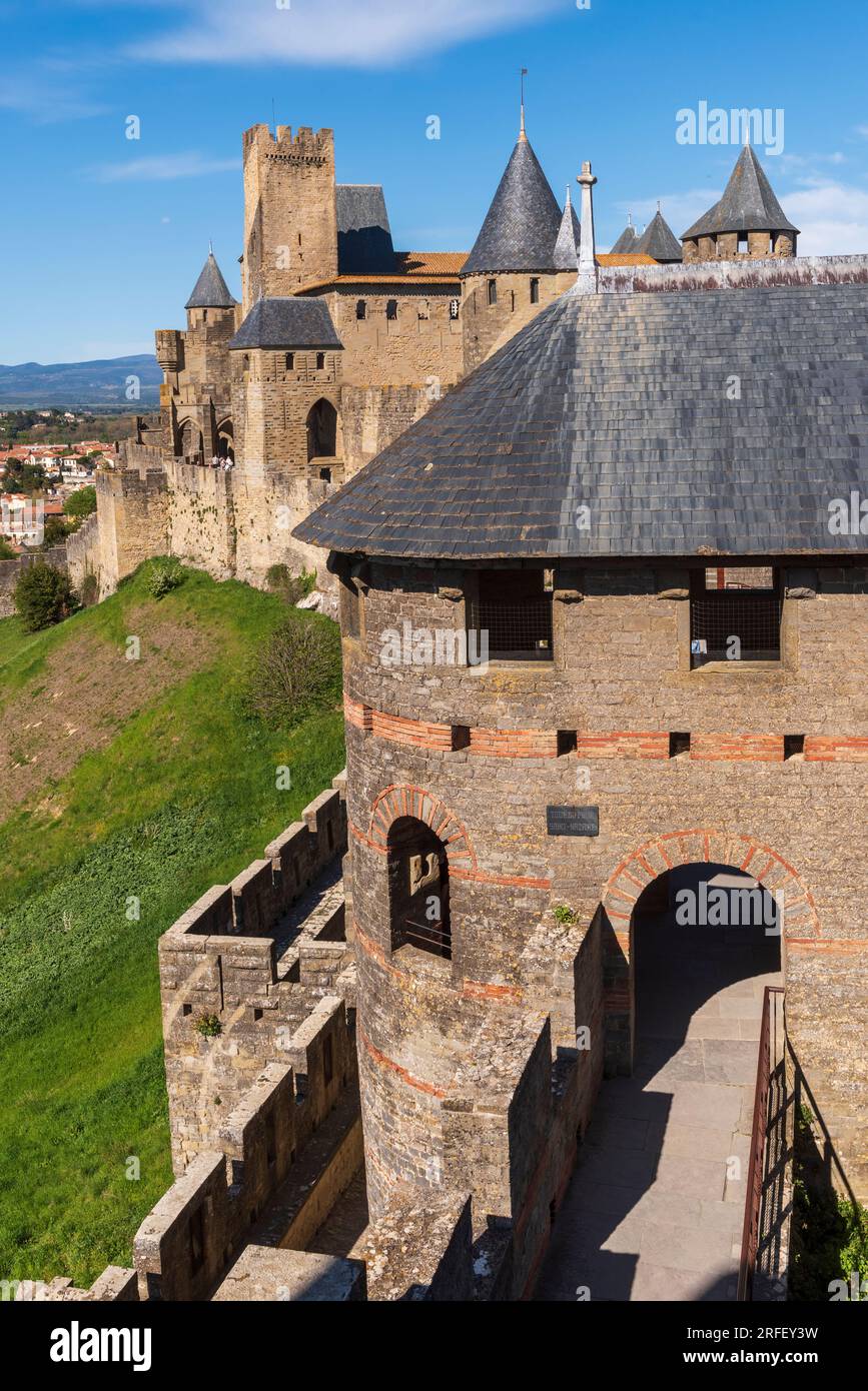 Francia, Aude, Carcassonne, città medievale dichiarata Patrimonio dell'Umanità dall'UNESCO, le mura della città Foto Stock