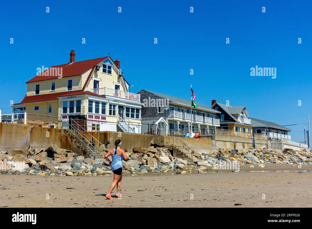 Stati Uniti, Maine, Wells Beach, jogger mattutino Foto Stock