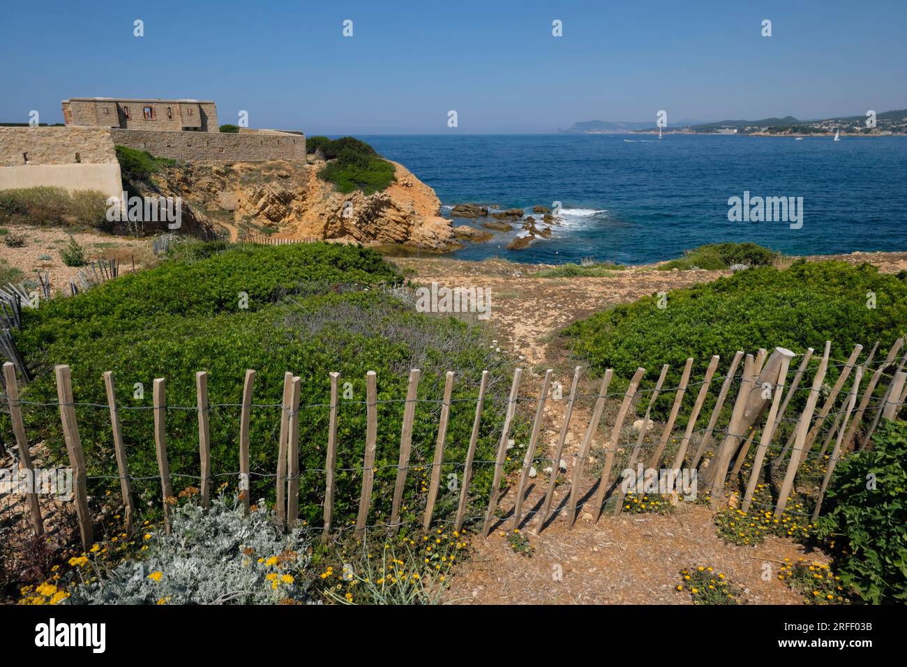 Francia, Var, Sanary sur Mer, Pointe de la Cride, batteria del XIX secolo, baia di Bandol Foto Stock