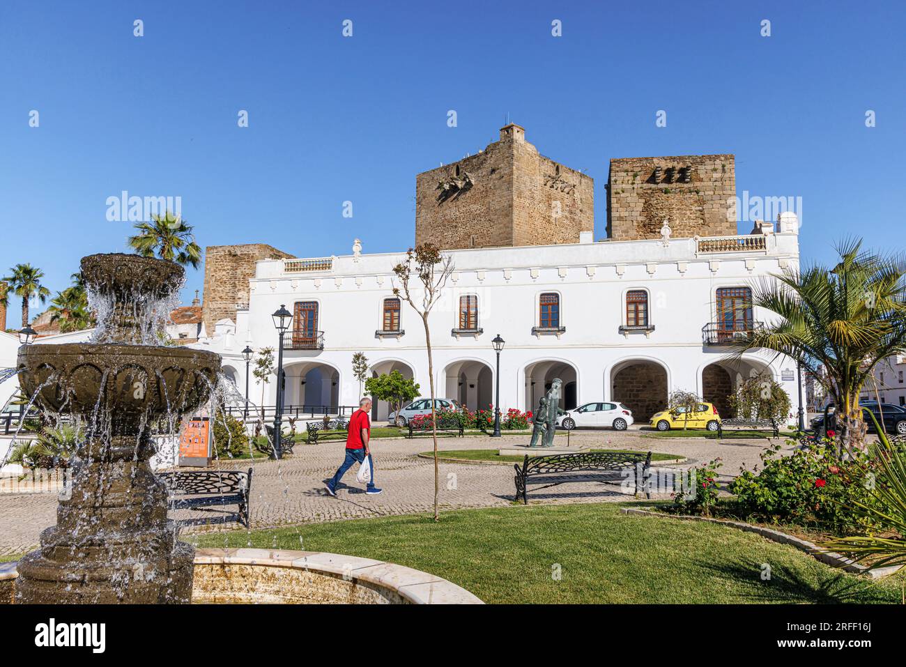 Spagna, Estremadura, Olivenza, piazza e castello di Torre del Homenaje Foto Stock