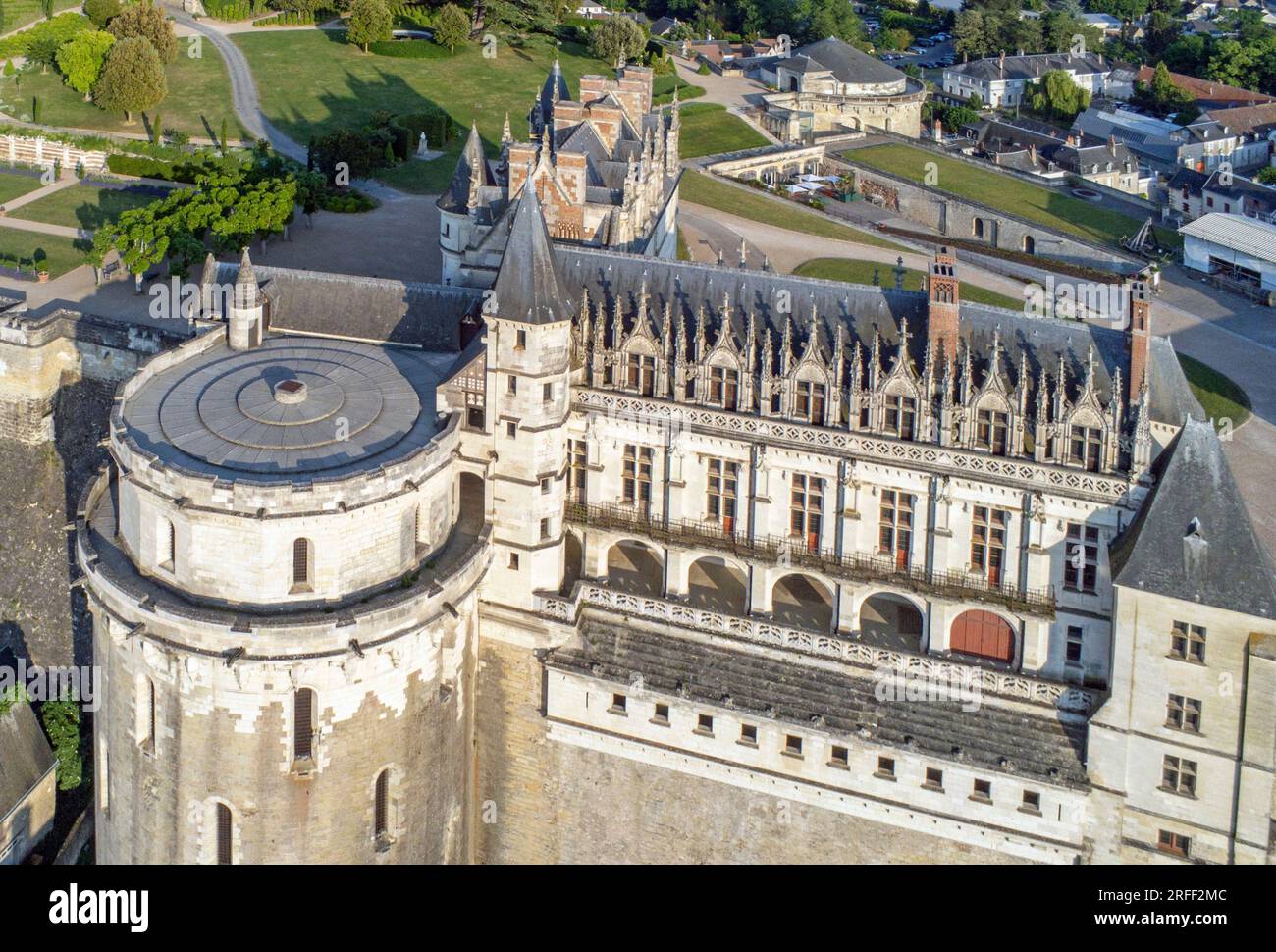 Francia, Indre-et-Loire, Valle della Loira dichiarata Patrimonio dell'Umanità dall'UNESCO, Amboise, il castello di Amboise (vista aerea) Foto Stock