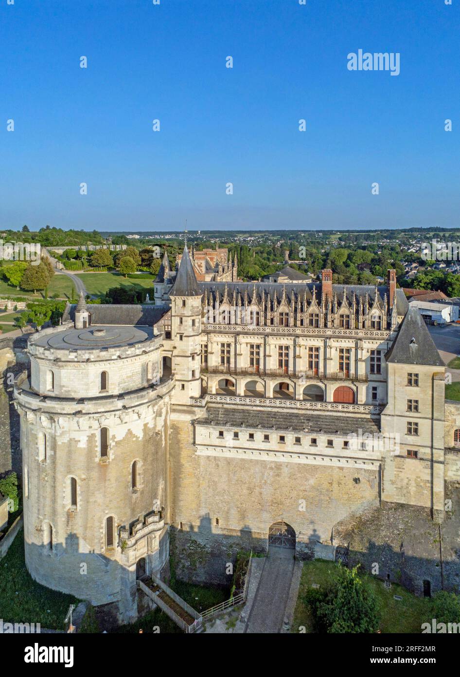 Francia, Indre-et-Loire, Valle della Loira dichiarata Patrimonio dell'Umanità dall'UNESCO, Amboise, il castello di Amboise (vista aerea) Foto Stock