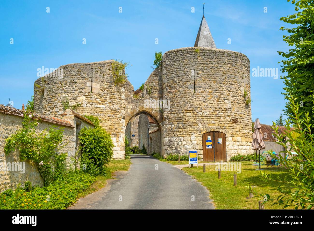 Francia, Loiret, Yevre le Chatel, storica città feudale, castello fortificato Foto Stock