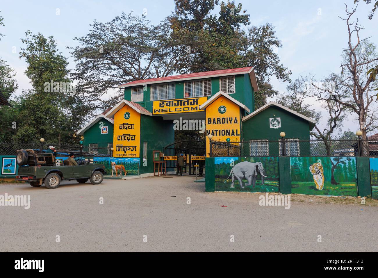 Nepal, regione di Terai, Bardia o Parco Nazionale di Bardiya, ingresso al Parco Nazionale di Bardiya a Thakudwara Foto Stock