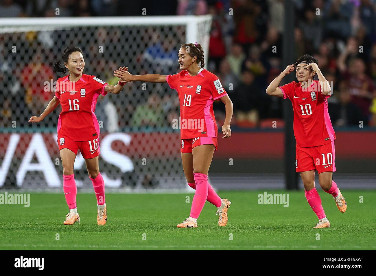 Jang Sel-gi #16 e Casey Phair #19 della Corea del Sud celebrano l'obiettivo di raggiungere il 1-0 durante la Coppa del mondo femminile FIFA 2023 gruppo H donne Corea del Sud vs Germania donne ad Adelaide Oval, Adelaide, Australia, 3 agosto 2023 (foto di Patrick Hoelscher/News Images) in , il 3 agosto 2023. (Foto di Patrick Hoelscher/News Images/Sipa USA) Foto Stock