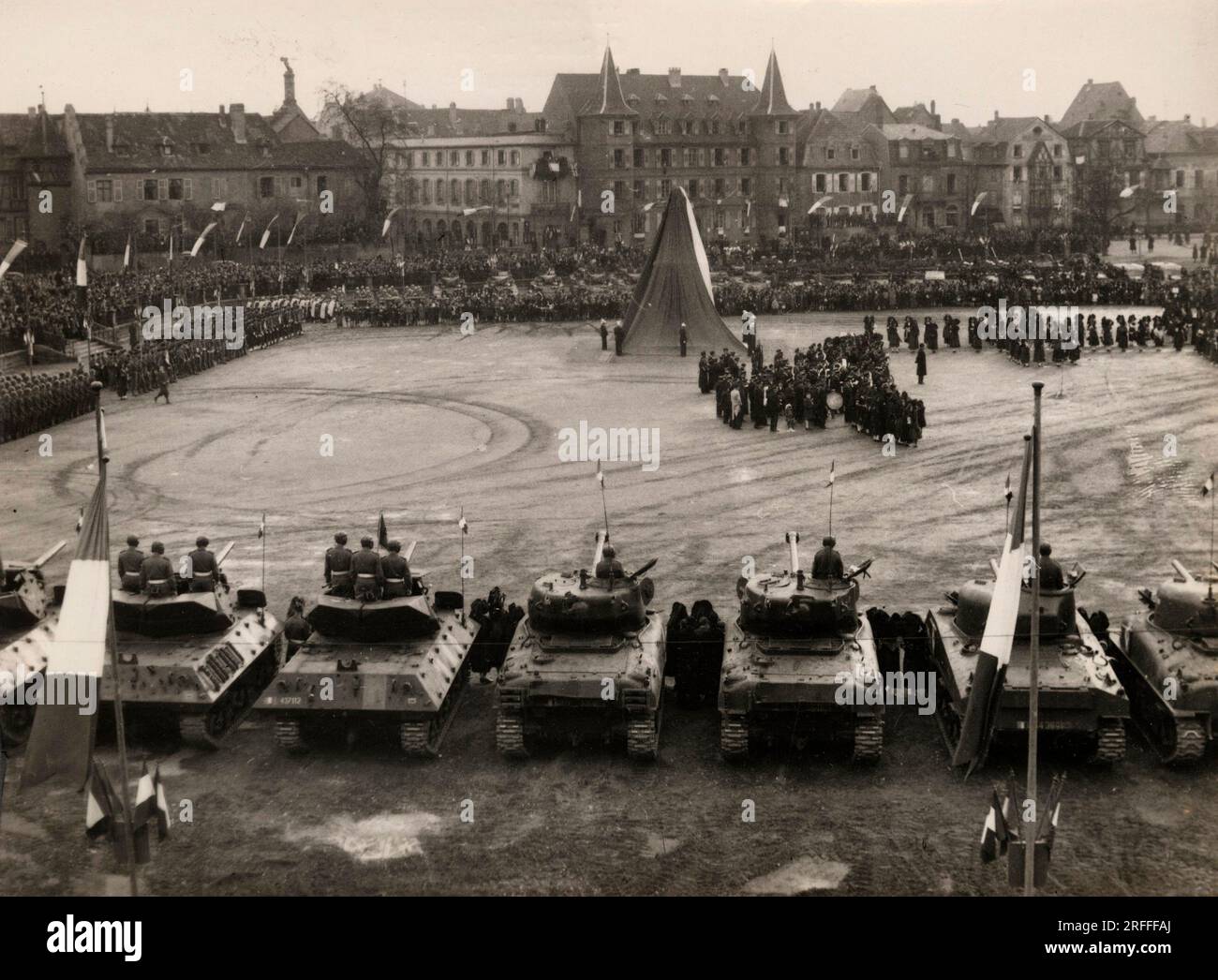 Anniversaire de la Liberation de Colmar et inauguration de la statue du General Rapp, vue generale de la cerimonie - Photographie 2021946 Foto Stock