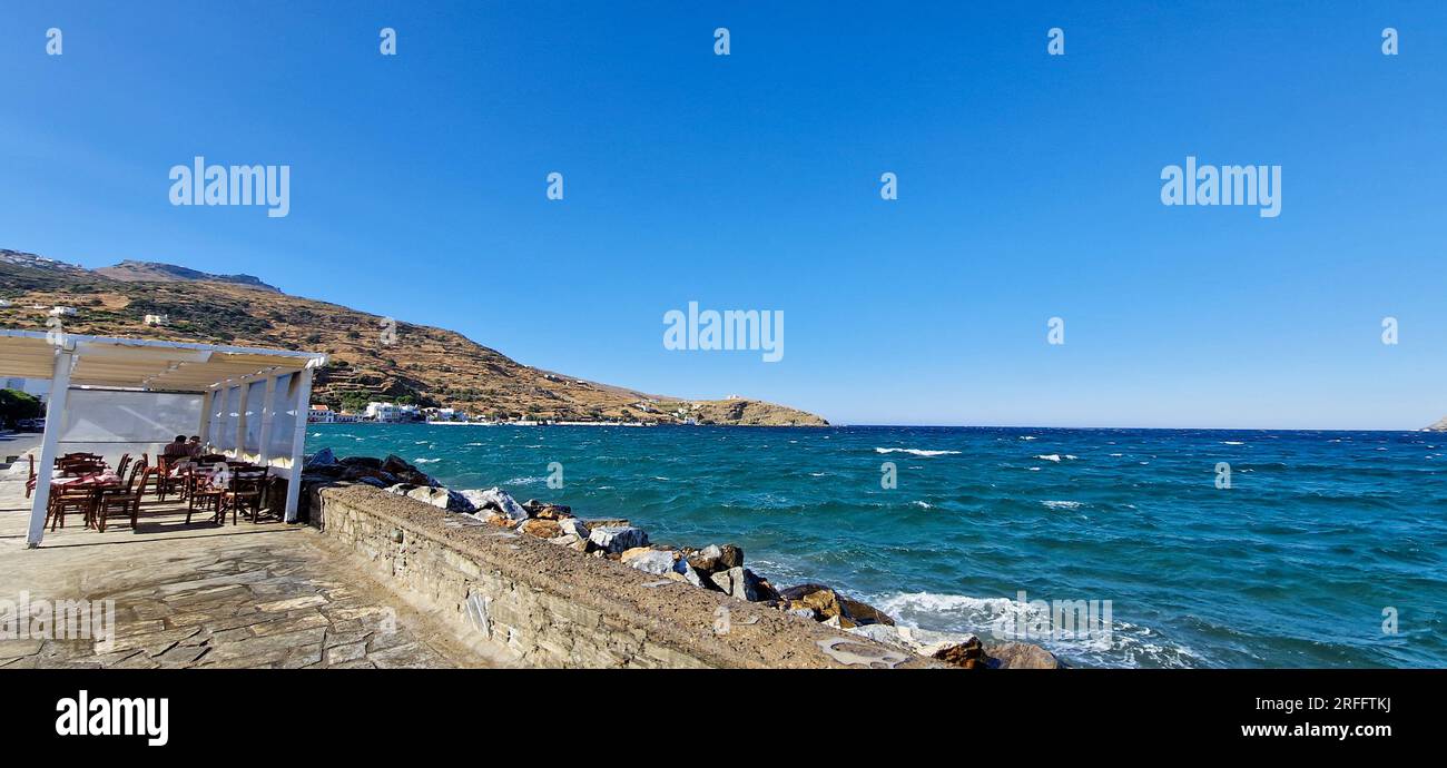 Lungomare, baia di Korthi, isola di Andros, Grecia, Europa meridionale Foto Stock