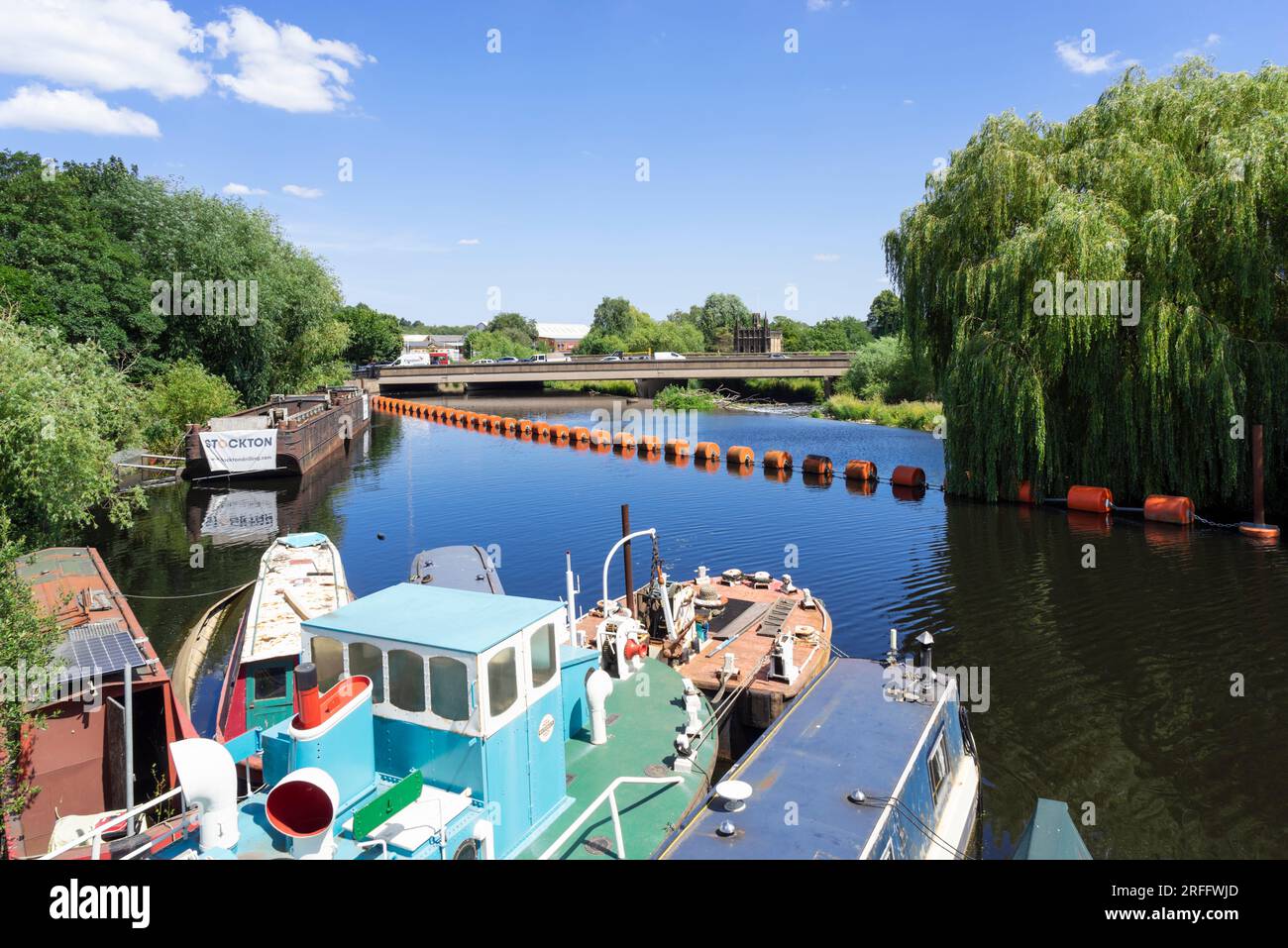 Wakefield River Barges on the River Calder Wakefield West Yorkshire Inghilterra Regno Unito GB Europa Foto Stock
