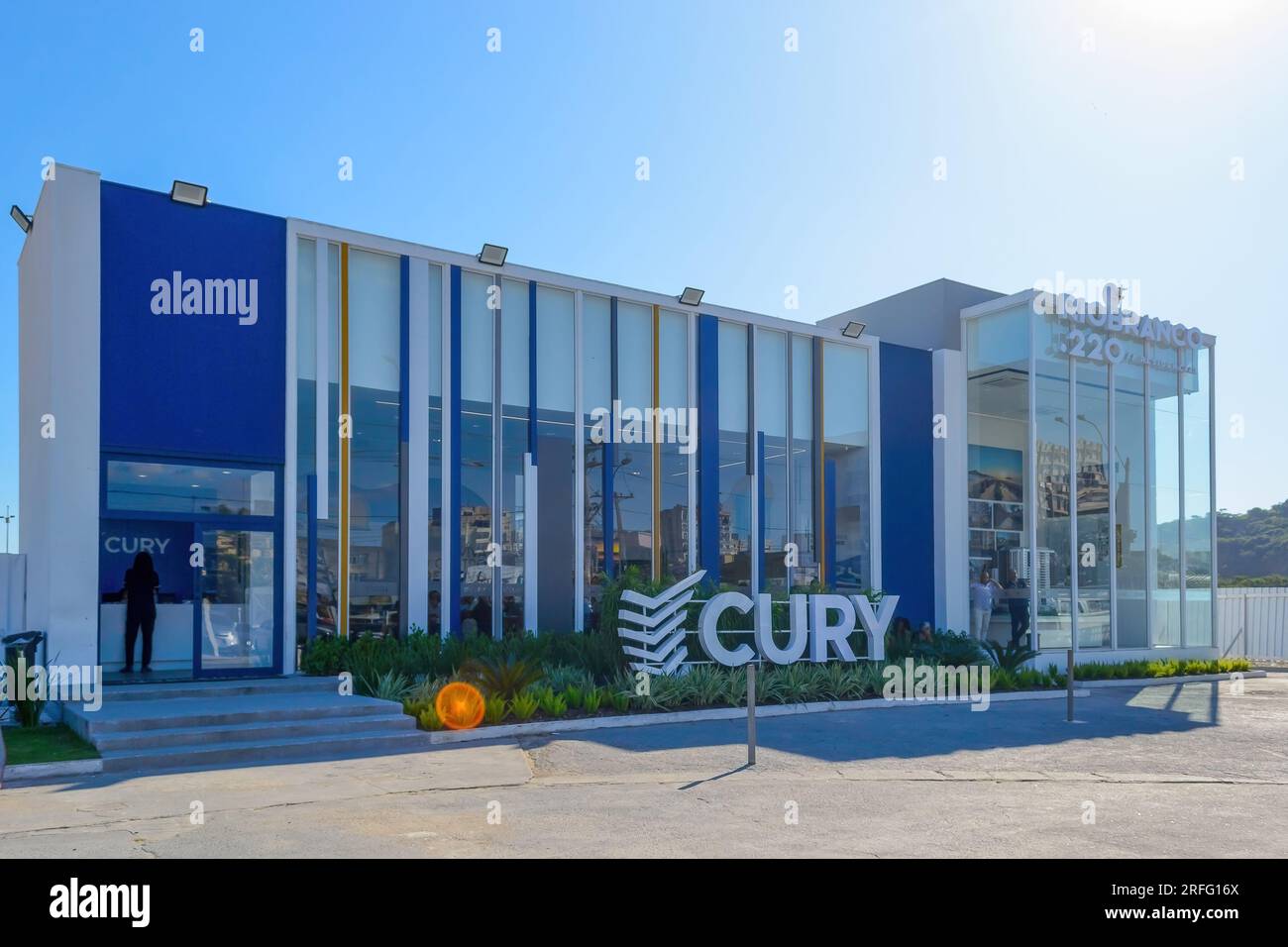 Niteroi, Brasile, architettura esterna moderna di un edificio con insegna o logo che legge CURY. Foto Stock