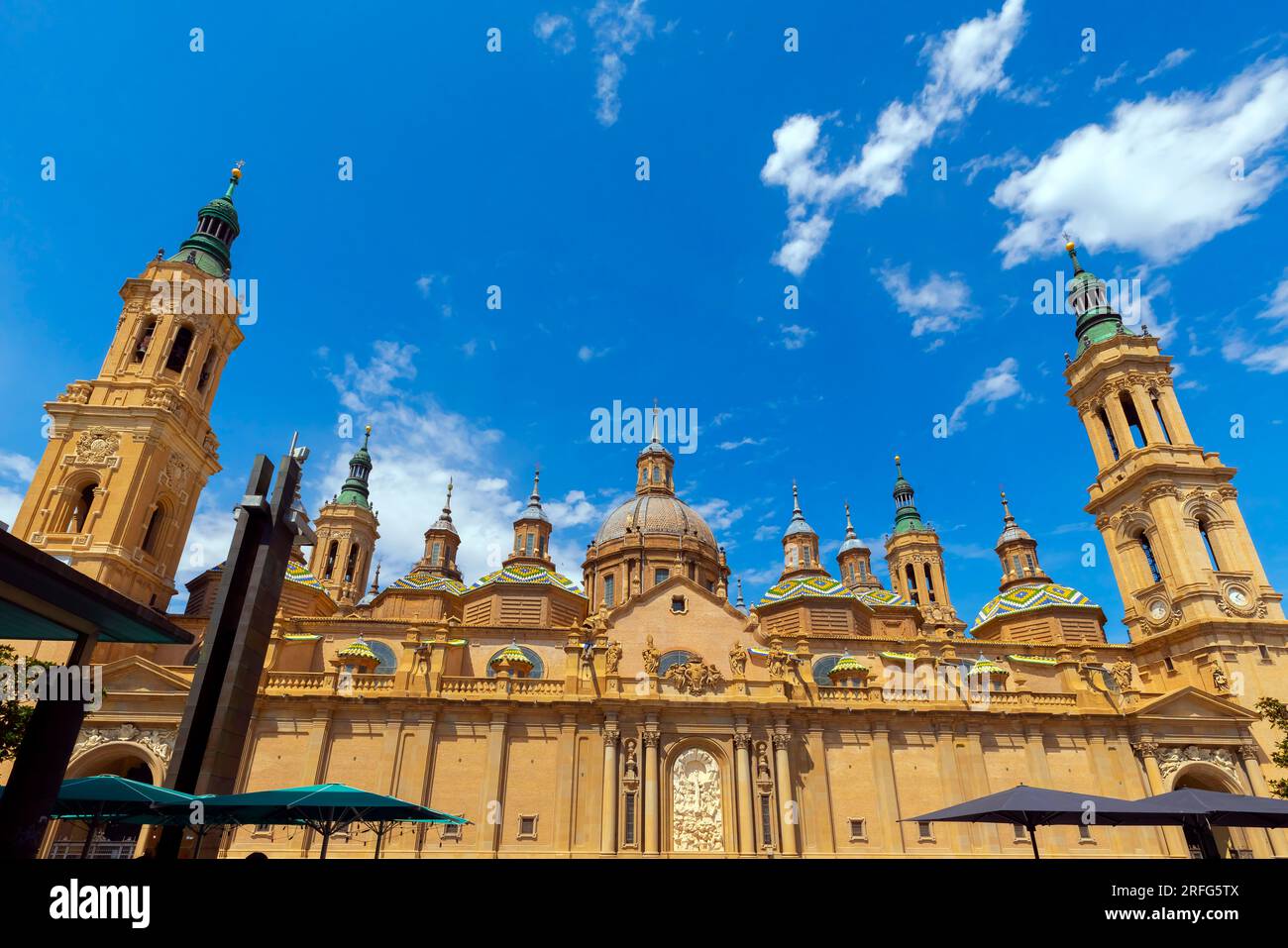 Vista della Basilica di nostra Signora del pilastro (Catedral-Basílica de Nuestra Señora del Pilar), Saragozza, Spagna. Foto Stock