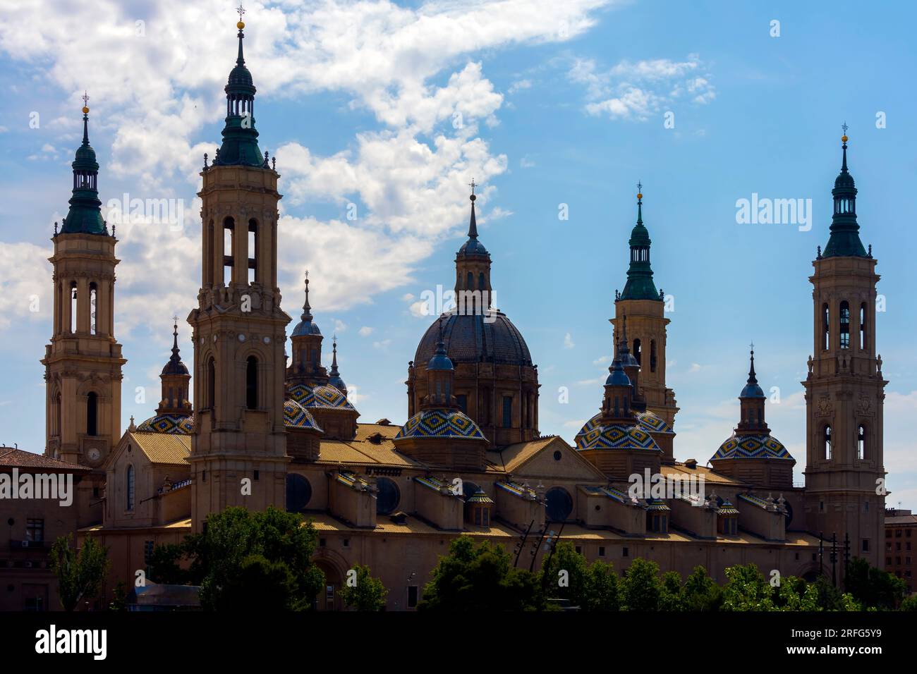 Vista della Basilica di nostra Signora del pilastro (Catedral-Basílica de Nuestra Señora del Pilar), Saragozza, Spagna. Foto Stock
