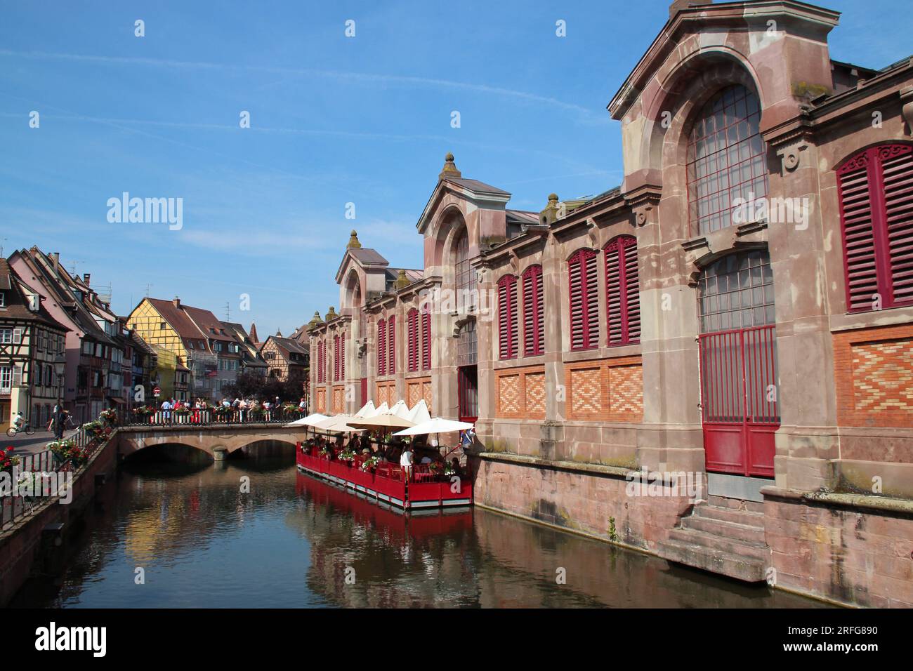 mercato coperto e fiume lauch a colmar in alsazia (francia) Foto Stock
