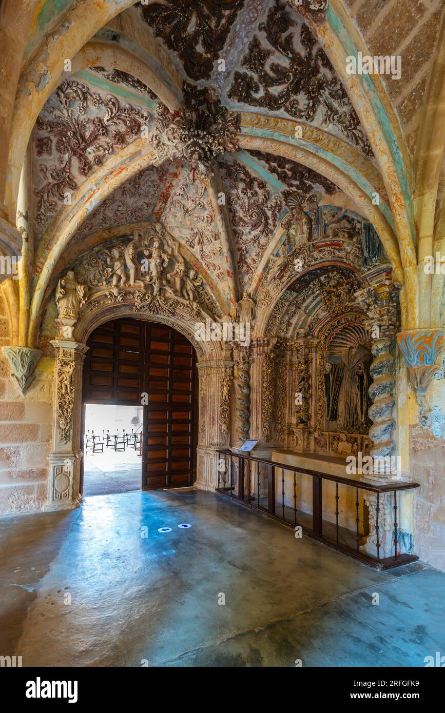 La chiesa abbaziale di Santa Maria è stata costruita in stile gotico tra il 1262 e il 1350, nello stile architettonico delle chiese ispano-Linguedociane. Monasterio de Pi Foto Stock