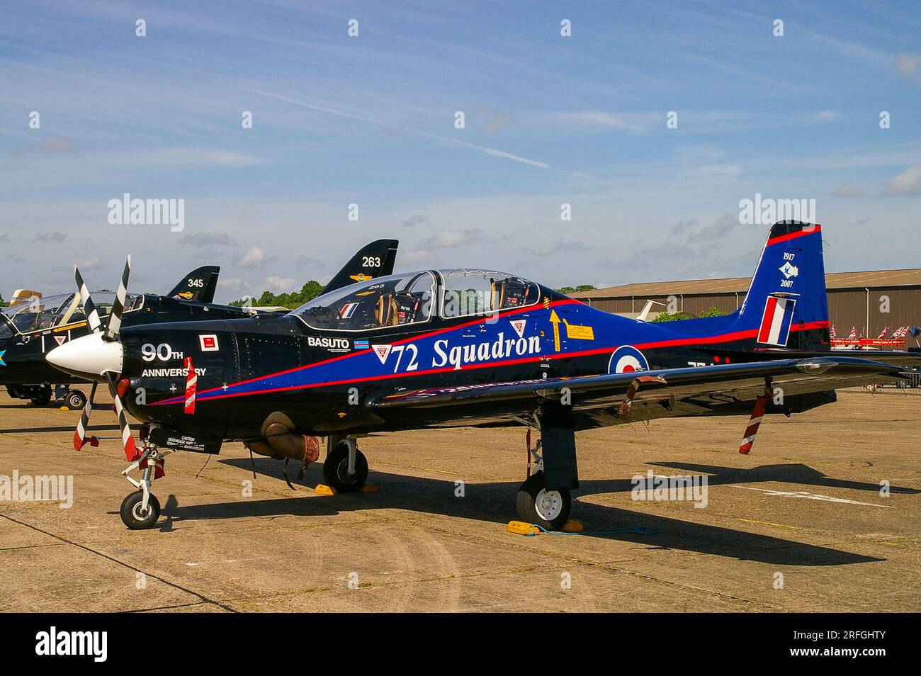 72 Squadron corto Tucano con speciale schema di verniciatura. No. 72 Squadron Royal Air Force squadra addestrativa con base a RAF Linton-on-Ouse. Verniciatura anniversario Foto Stock