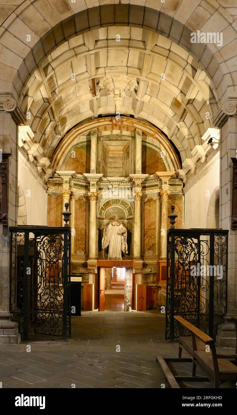 1776 Pala di San Bernardo in una cappella laterale nella chiesa di San Martino Monastero di San Martiño Pinario Santiago de Compostela Galizia Spagna Foto Stock