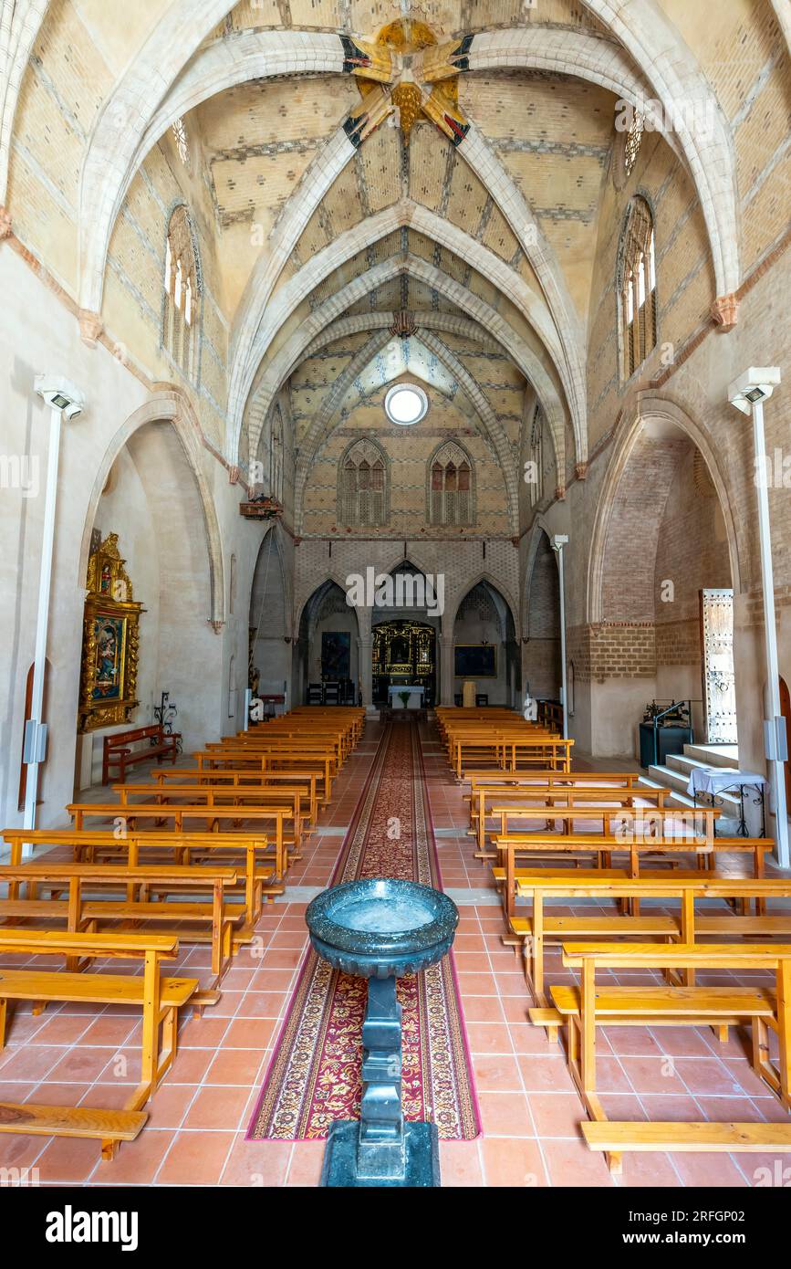 Interno della chiesa di Santa María (XIV secolo) nel villaggio di Tobed, Saragozza, Spagna. Questa chiesa è un eccezionale esempio di chiesa-fortezza in t Foto Stock