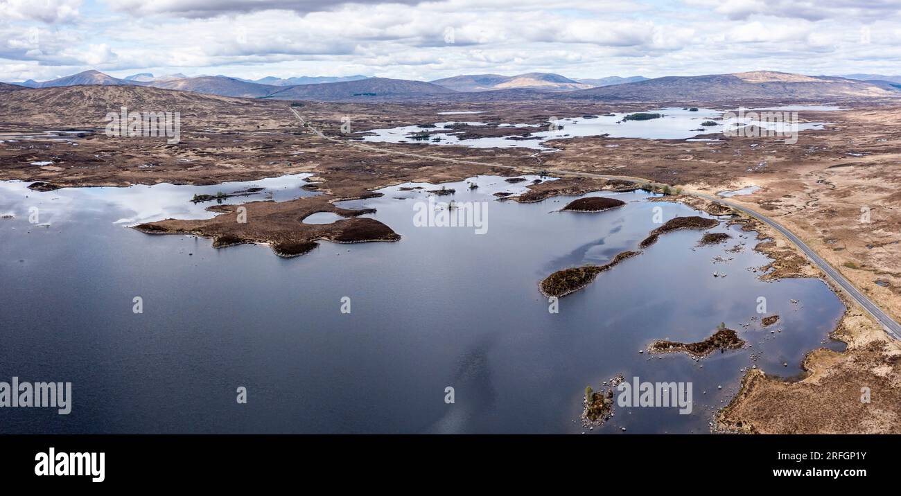 lochan na h-achlaise e loch ba rannoch moor scozia con vista panoramica elevata Foto Stock