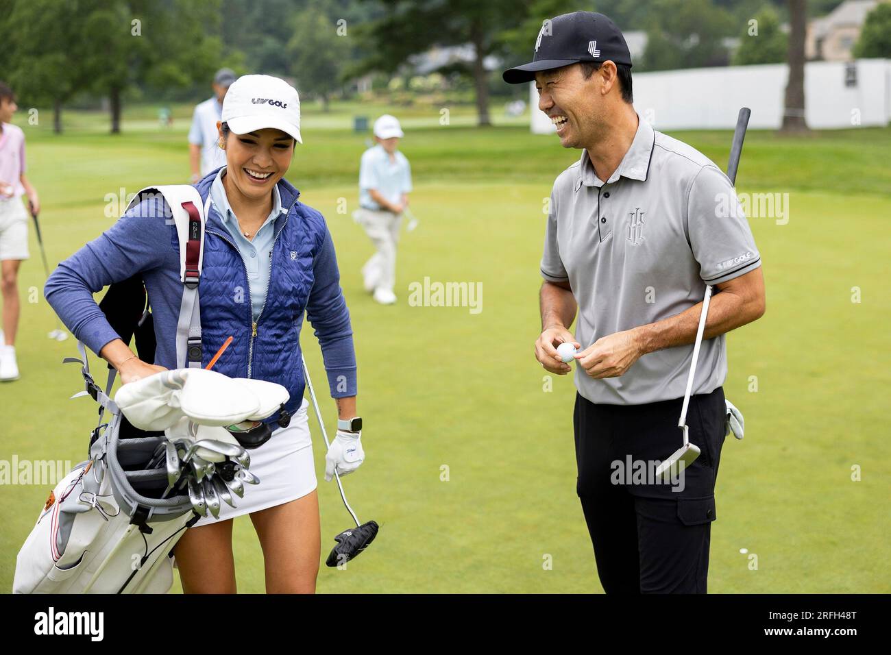 Captain Kevin Na of Iron Heads GC and LIV Golf Broadcast member, Su-Ann Heng seen on the tenth hole during the pro-am ahead of LIV Golf Greenbrier at the The Old White at The Greenbrier on Thursday, August 03, 2023 in White Sulfur Springs, West Virginia. (Photo by Scott Taetsch/LIV Golf via AP) Foto Stock