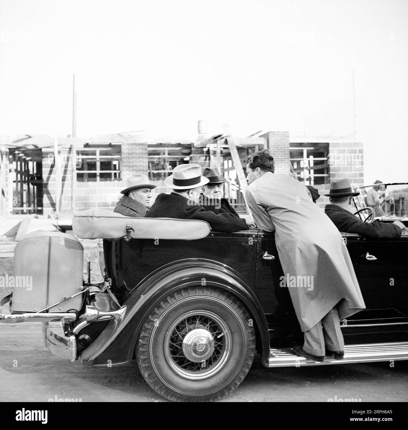 STATI UNITI Il presidente Franklin Roosevelt in tour per la costruzione di una comunità di cintura verde progettata dal governo federale, Greenbelt, Maryland, USA, Arthur Rothstein, STATI UNITI Farm Security Administration, novembre 1936 Foto Stock