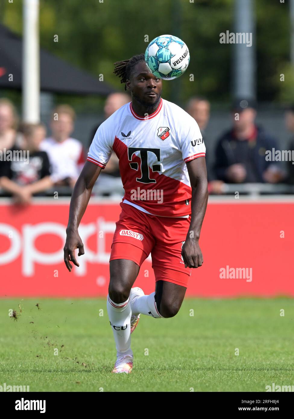 UTRECHT - Christopher Mamengi dell'FC Utrecht durante l'amichevole tra l'FC Utrecht e il Bologna FC al complesso sportivo Zoudenbalch il 2 agosto 2023 a Utrecht, Paesi Bassi. AP | Dutch Height | GERRIT DI COLONIA Foto Stock