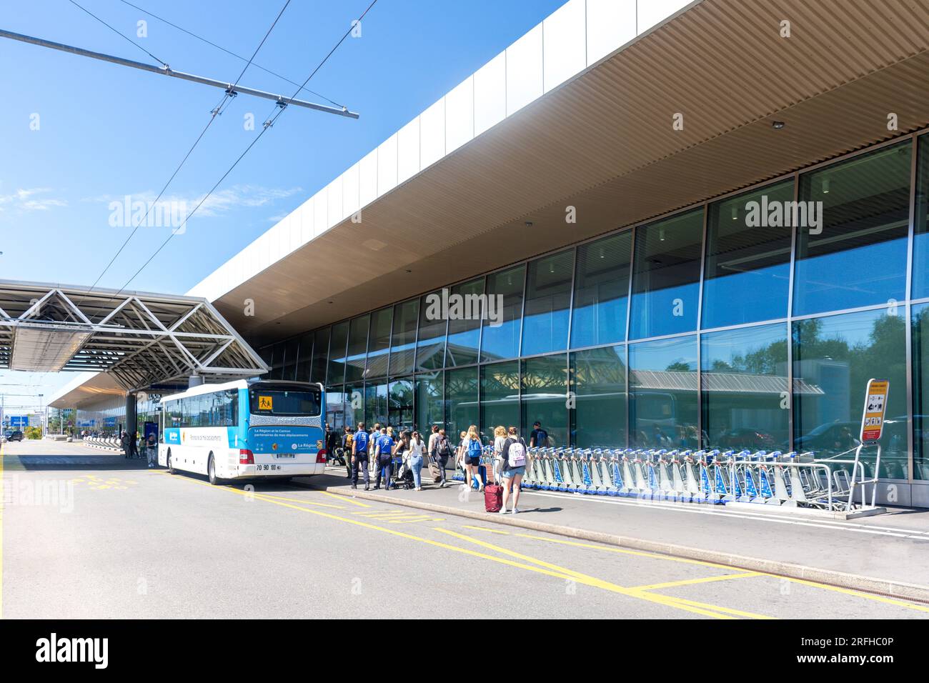 Livello di partenza presso l'aeroporto di Ginevra (Genève Aéroport), le Grand-Saconnex, Ginevra (Genève) Cantone di Ginevra, Svizzera Foto Stock