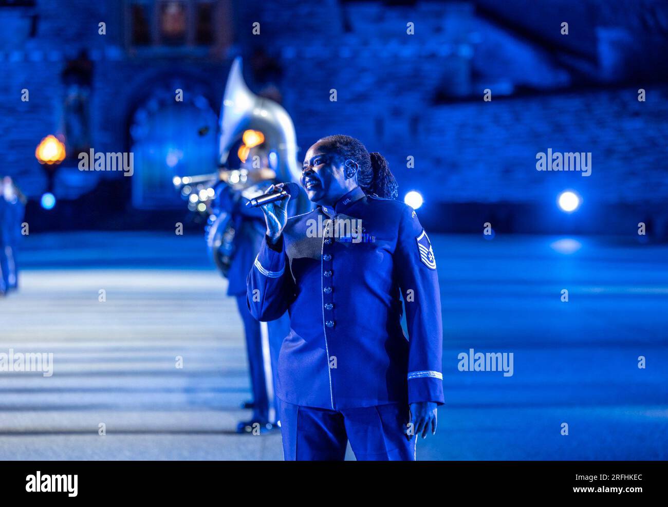 Edimburgo, Regno Unito. 3 agosto 2023 nella foto: La United States Air Force Band fa il suo debutto al Royal Edinburgh Military Tattoo. Il Royal Edinburgh Military Tattoo del 2023 si svolge sull'Esplanade del Castello di Edimburgo con il tema delle storie. Crediti: Rich Dyson/Alamy Live News Foto Stock