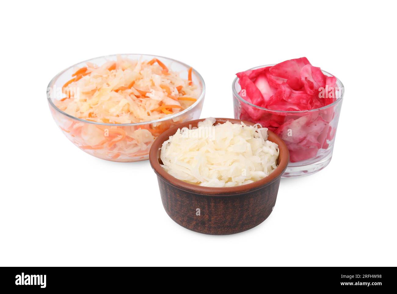 Crauti deliziosi preparati secondo diverse ricette su sfondo bianco Foto Stock