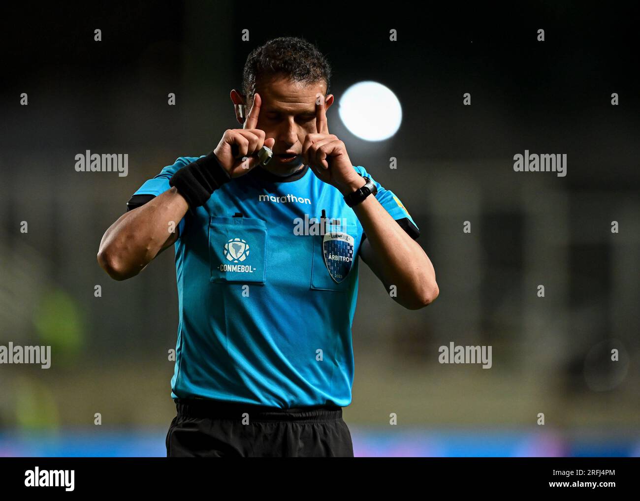 Belo Horizonte, Brasile. 3 agosto 2023. L'arbitro dell'Arena Independencia Gery Vargas, durante la partita tra America Mineiro e Red Bull Bragantino, per la prima partita del round 16 della Copa Sudamericana 2023, all'Arena Independencia, questo giovedì 03. 30761 (Gledston Tavares/SPP) credito: SPP Sport Press Photo. /Alamy Live News Foto Stock