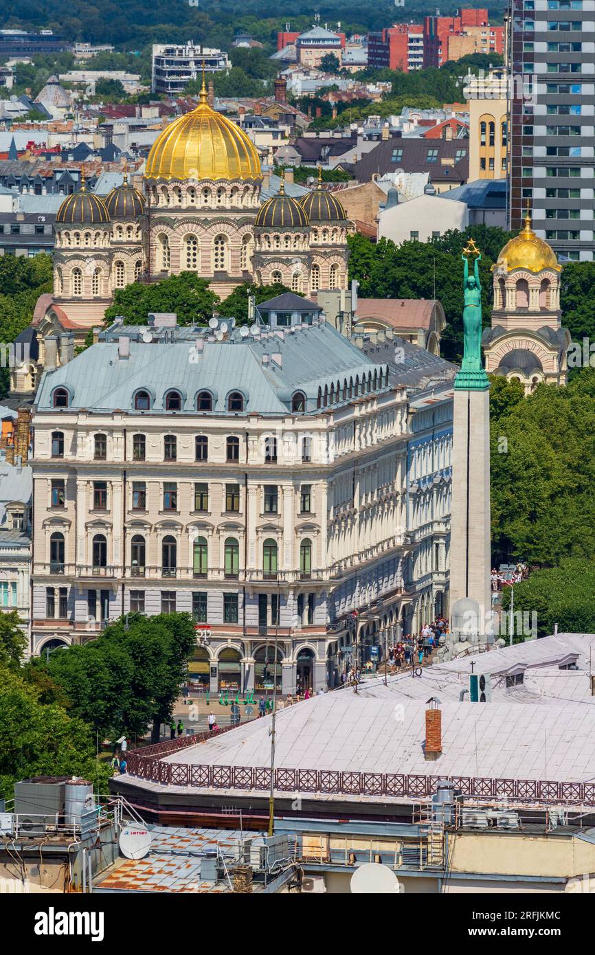 Vista da St Il campanile della chiesa di Pietro, la città vecchia di riga, la Lettonia, l'Europa Foto Stock
