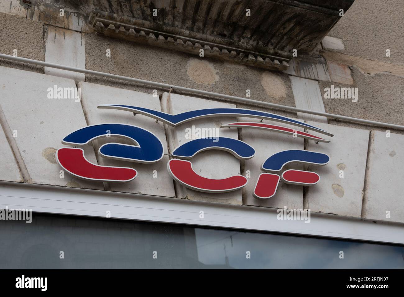 Bordeaux , Francia - 08 01 2023 : logo ECF marchio e testo del cartello della scuola di guida francese Ufficio facciate apprendista autista francia Foto Stock