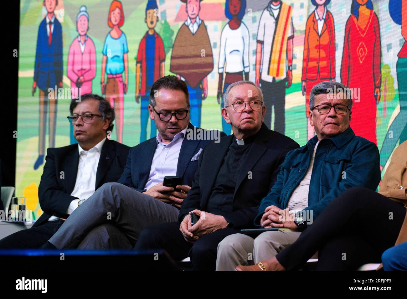 Bogotà, Colombia. 3 agosto 2023. (Da sinistra a destra) il presidente della Colombia Gustavo Petro, Carlos Ruiz Massieu, Rappresentante speciale delle Nazioni Unite Il segretario generale, monsignor Hector Henao, e il leader dell'Esercito di Liberazione Nazionale Israel Ramirez, alias "Pablo Beltran" durante una cerimonia per iniziare un cessate il fuoco di sei mesi come parte di un processo per avviare una pace permanente tra l'ELN e il governo a Bogotà, in Colombia, il 3 agosto 2023. Foto di: Chepa Beltran/Long Visual Press Credit: Long Visual Press/Alamy Live News Foto Stock