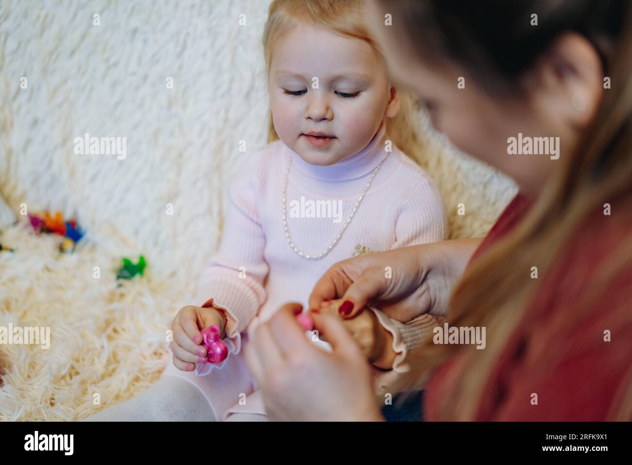 Smalto per unghie bambino immagini e fotografie stock ad alta risoluzione -  Alamy