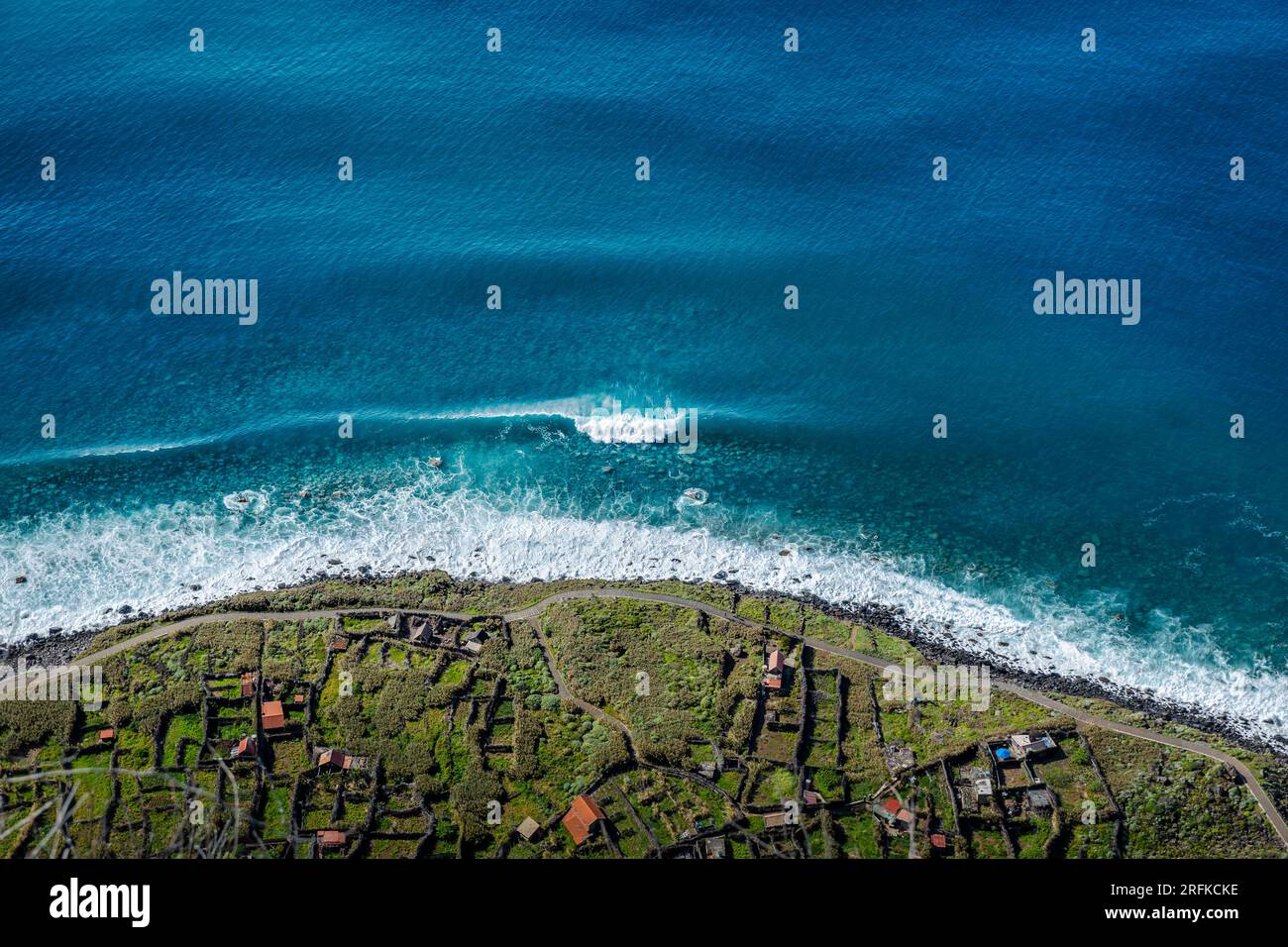 Villaggio costiero sull'oceano Atlantico Foto Stock